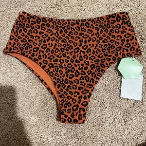 Buff bunny shark bite bottoms- brown leopard